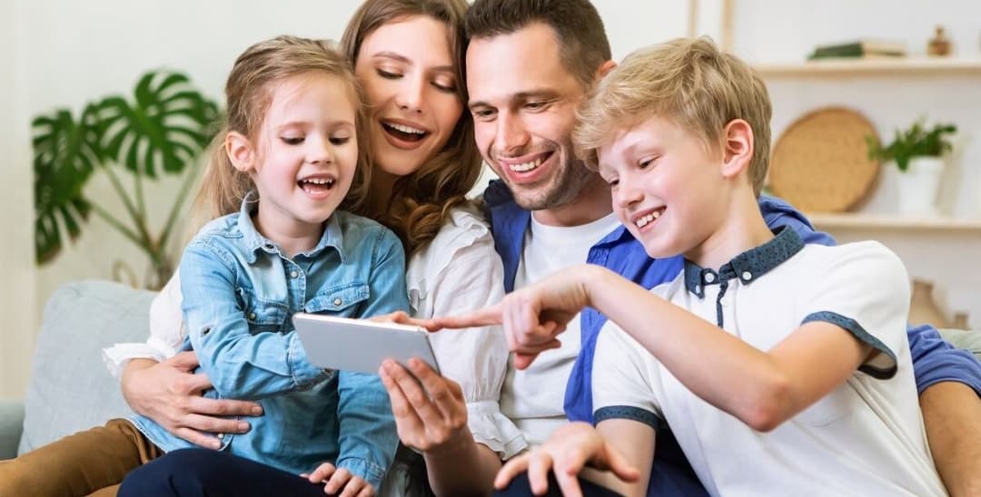 Connecting Students, Teachers & Parents with Smart Apps